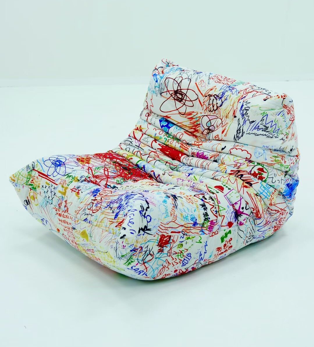 Graffiti Commemorative Edition Single Ducaroy Togo Chair